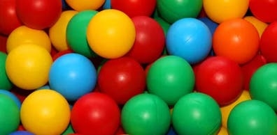 Se busca animadora para parque de bolas