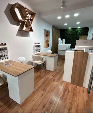 Manicurista y cejista