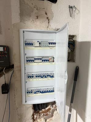 ELECTRICISTAS  1 Y 2  EN MADRID