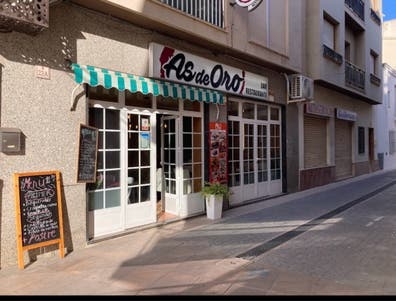 SE BUSCA CAMARERO/CAMARERA