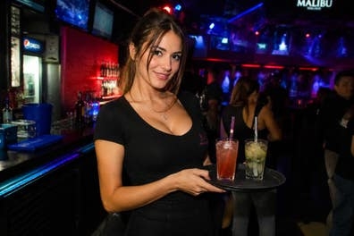 PRECISAMOS CAMARERAS PARA DISCOTECA