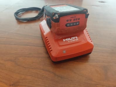 se vende cargador y batería de taladro