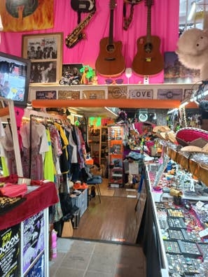 se necesita CHICA para tienda de ropa