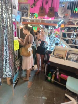 se necesita CHICA para tienda de ropa