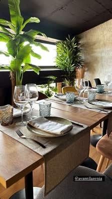 Camarero para restaurante en la zenia