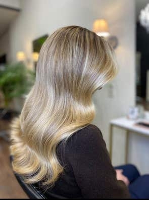 OFICIAL DE PELUQUERIA