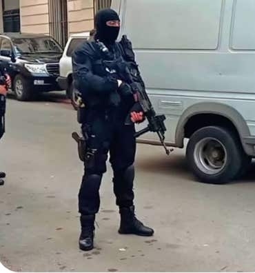 Militar, escolta, desokupa