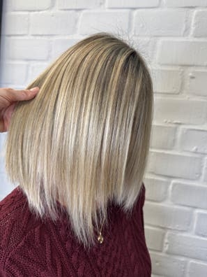 Se necesita oficial de peluquería