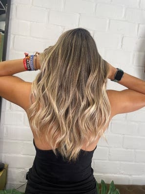 Se necesita oficial de peluquería