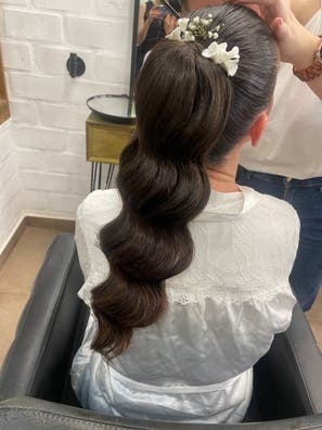 Se necesita oficial de peluquería