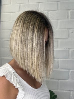 Se necesita oficial de peluquería
