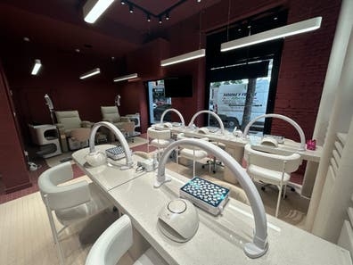 Buscamos manicurista completa