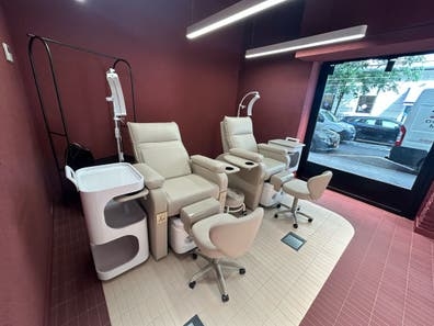 Buscamos manicurista completa