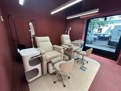 Buscamos manicurista completa
