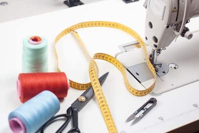 Costurera/o – Taller de arreglos de ropa