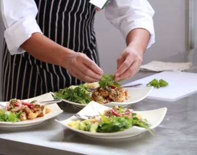 Se busca AYUDANTE DE COCINA