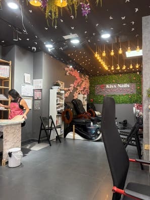 Se busca personal para manicura y pelicu