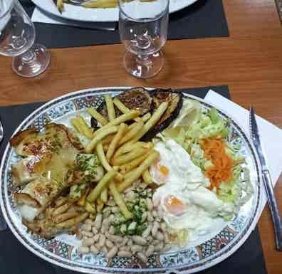 se necesita ayudante de cocina
