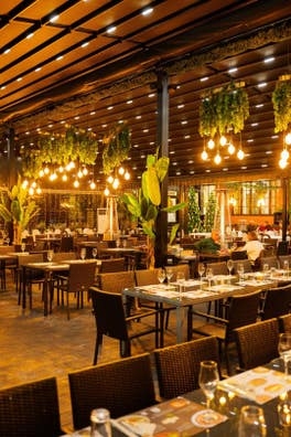 camarero ayudante cocina