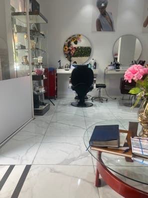 Peluquera , estilista
