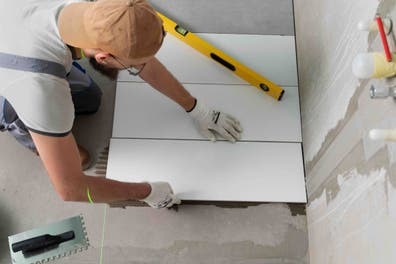 Se busca colocador de ceramica y pintor