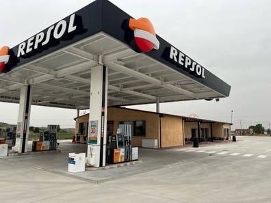 SE BUSCA CAMARERO/A