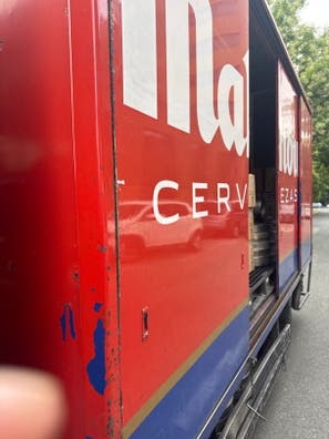 Busco ayudante de reparto.