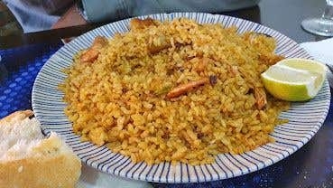 EMPLEO CAMAREROS/AS Y COCINERO/A