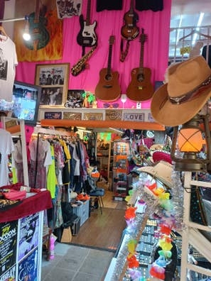 se necesita CHICA para tienda de ropa