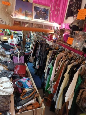 se necesita CHICA para tienda de ropa
