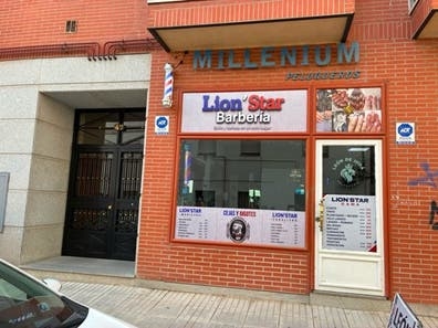 Se necesita manicurista