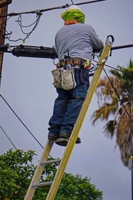 Travajo de telecomunicaciones .