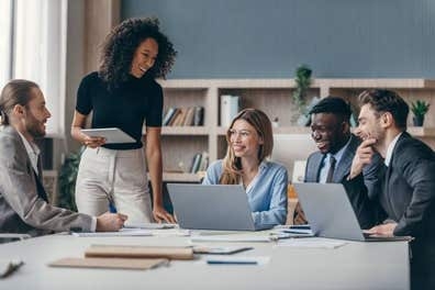 ADMINISTRATIVO-A JORNADA COMPLETA