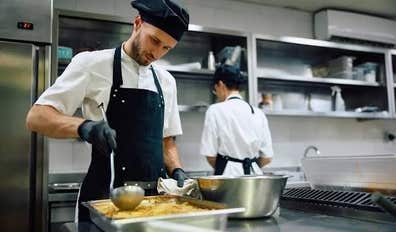 BUSCAMOS COCINERO/A