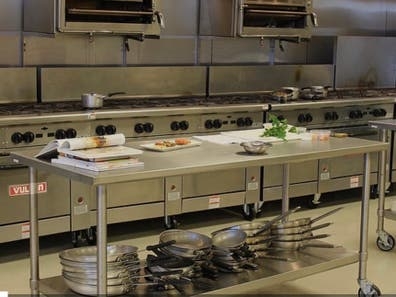 BUSCO COCINERA PARA ROQUETAS DE MAR