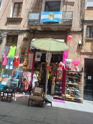 se necesita CHICA para tienda de ropa