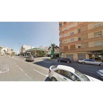 LOCAL 82 M2 EN ZONA COMERCIAL TORREVIEJA