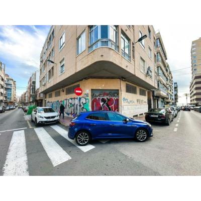 Alquiler local esquina 352 m2 centro Torrevieja