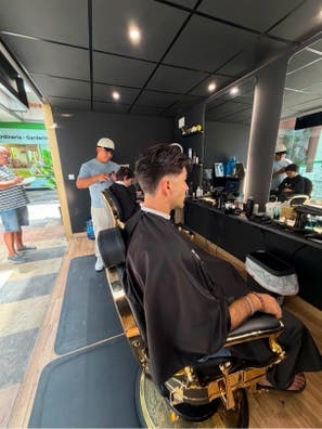 Se necesita BARBERO CC Habaneras/torrevi