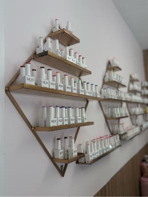 MANICURISTA Y PEDICURISTA