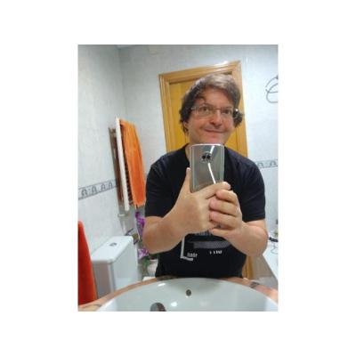 OFREZCO MASAJES RELAJANTES A MUJERES GRATIS A DOMICILIO.
