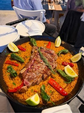 SE BUSCA COCINERO Y CAMARERO COTILLO