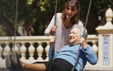 SE BUSCA CUIDADORAS PARA ANCIANOS
