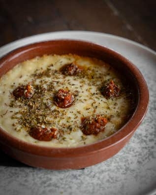 AYUDANTE COCINERO