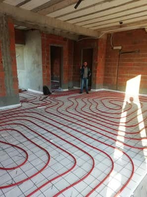 Busco ayudante construcción y fontanería