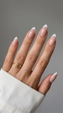 Se busca manicurista