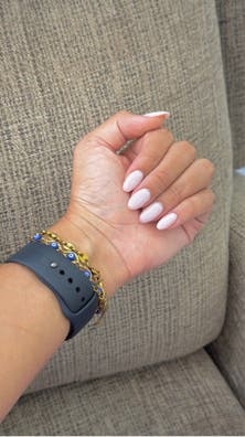 SE SOLICITA MANICURISTA URGENTE
