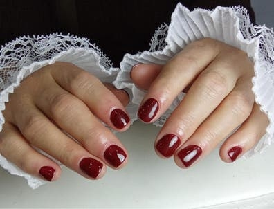 SE SOLICITA MANICURISTA URGENTE