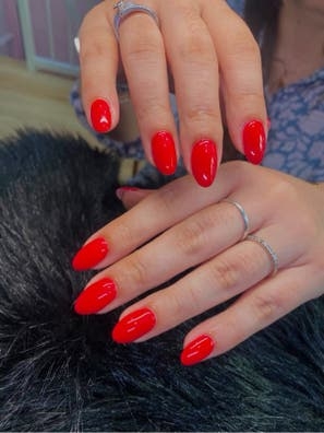 MANICURISTA Y LASHISTA