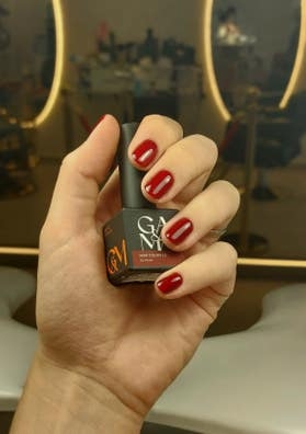 Se requiere manicurista